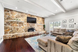 TV, fireplace, offices