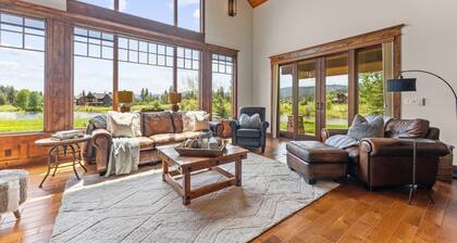 The Chalet @ BHOTR-Luxurious mtn getaway w/hot tub on back patio