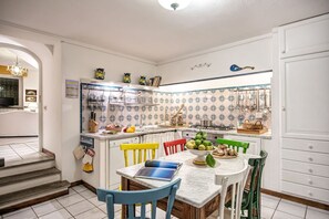 Dining - Stunning private villa with A/C, pool, WIFI, TV, terrace and panoramic view, close to Sorrento (Massa Lubrense)