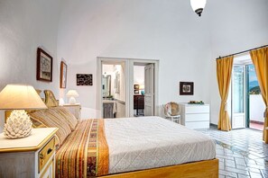 7 soverom, strykejern/-brett, reiseseng for barn og wi-fi (inkludert)