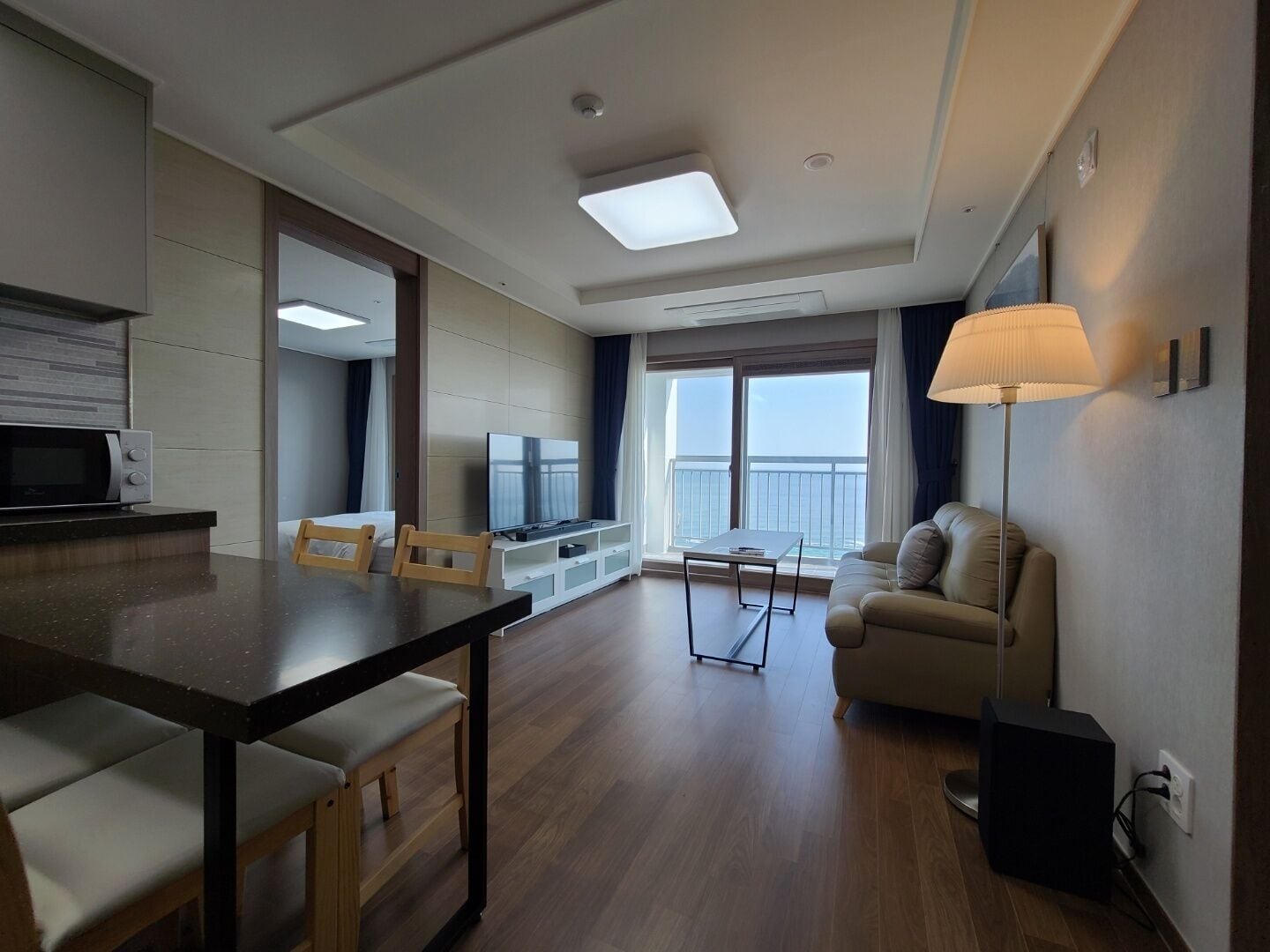 presidential suite, multiple beds, non smoking, ocean view | living area | flat-screen tv, heated floors