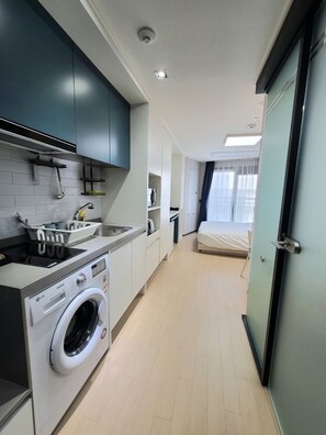 Superior Double Room, 1 Double Bed, Kitchenette, City View | Soundproofing, free WiFi, bed sheets - Risen Oceanpark Hotel (Sokcho)