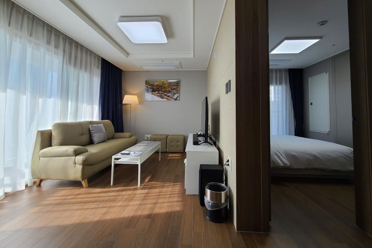 Junior Suite, Multiple Beds, Non Smoking, City View | Living area | Flat-screen TV, heated floors
