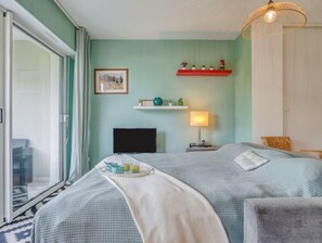 1 slaapkamer, een strijkplank/strijkijzer, wifi