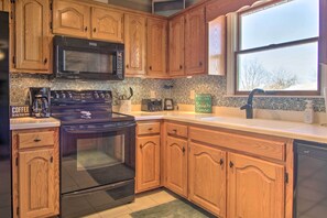 Fridge, microwave, stovetop, dishwasher - 3 Mi to Boardwalk: Family Bethany Beach Home (Frankford)
