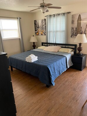 4 bedrooms, desk, free WiFi, bed sheets
