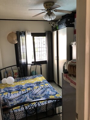 3 bedrooms, iron/ironing board, WiFi, bed sheets - Vacation villa (Alaminos City)