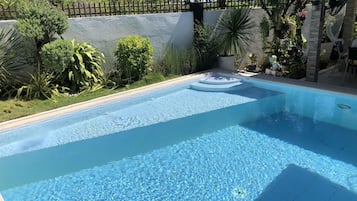 Piscine extérieure
