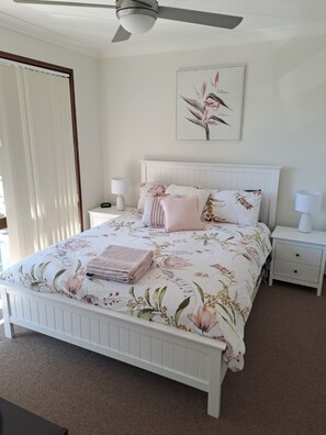 3 bedrooms, iron/ironing board, free WiFi, bed sheets