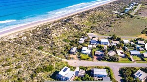 Beach nearby - Relax in style  - mineral spa, games room, trampoline, fireplace (Pet friendly) (Goolwa Beach)