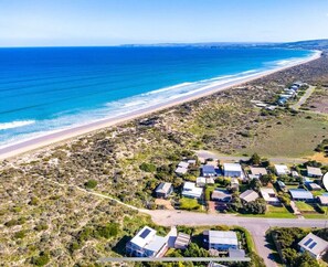 Beach nearby - Relax in style  - mineral spa, games room, trampoline, fireplace (Pet friendly) (Goolwa Beach)