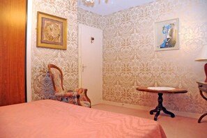 1 dormitorio, tabla de planchar con plancha, wifi y ropa de cama