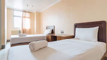 Desk, laptop workspace, WiFi (free), bed sheets