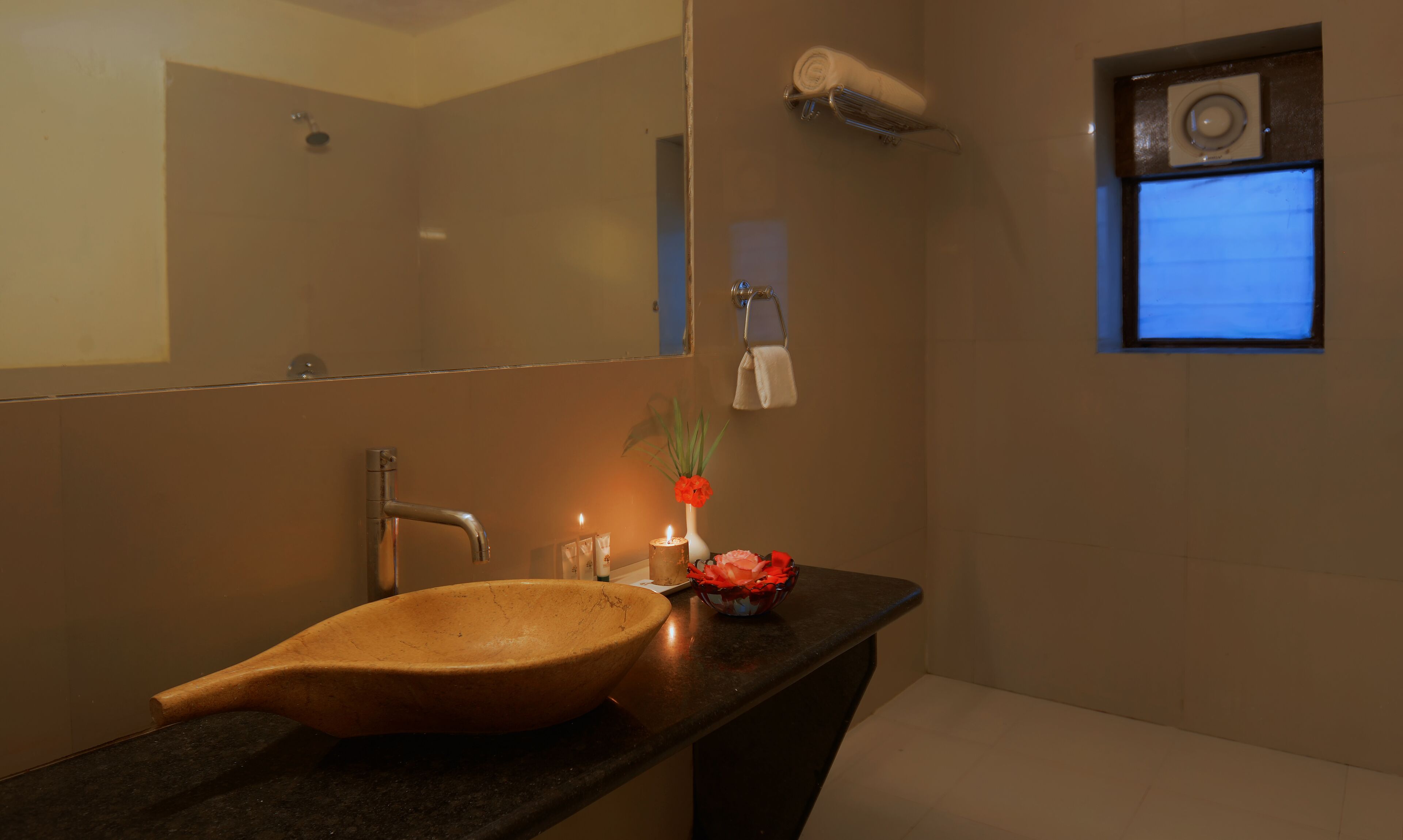 Cottage | Banheiro | Produtos de toalete grátis, roupões de banho, chinelos 