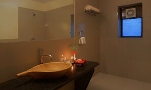 Cottage | Kylpyhuone | Ilmaiset hygieniatuotteet, kylpytakit, tohvelit