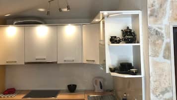 Refrigerador, placa de cocina, lavavajillas, cafetera/tetera