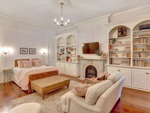 4 slaapkamers, een strijkplank/strijkijzer, gratis wifi, beddengoed