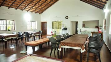 Room, 1 Bedroom, Smoking, Balcony | Dining