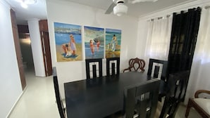 Apartemen, 3 kamar tidur, balkon, pemandangan kebun | Tempat makan