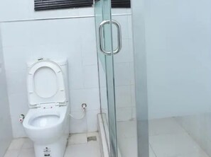 Bathroom - Room-ambience Hotel and Suite - Deluxe (Abuja)