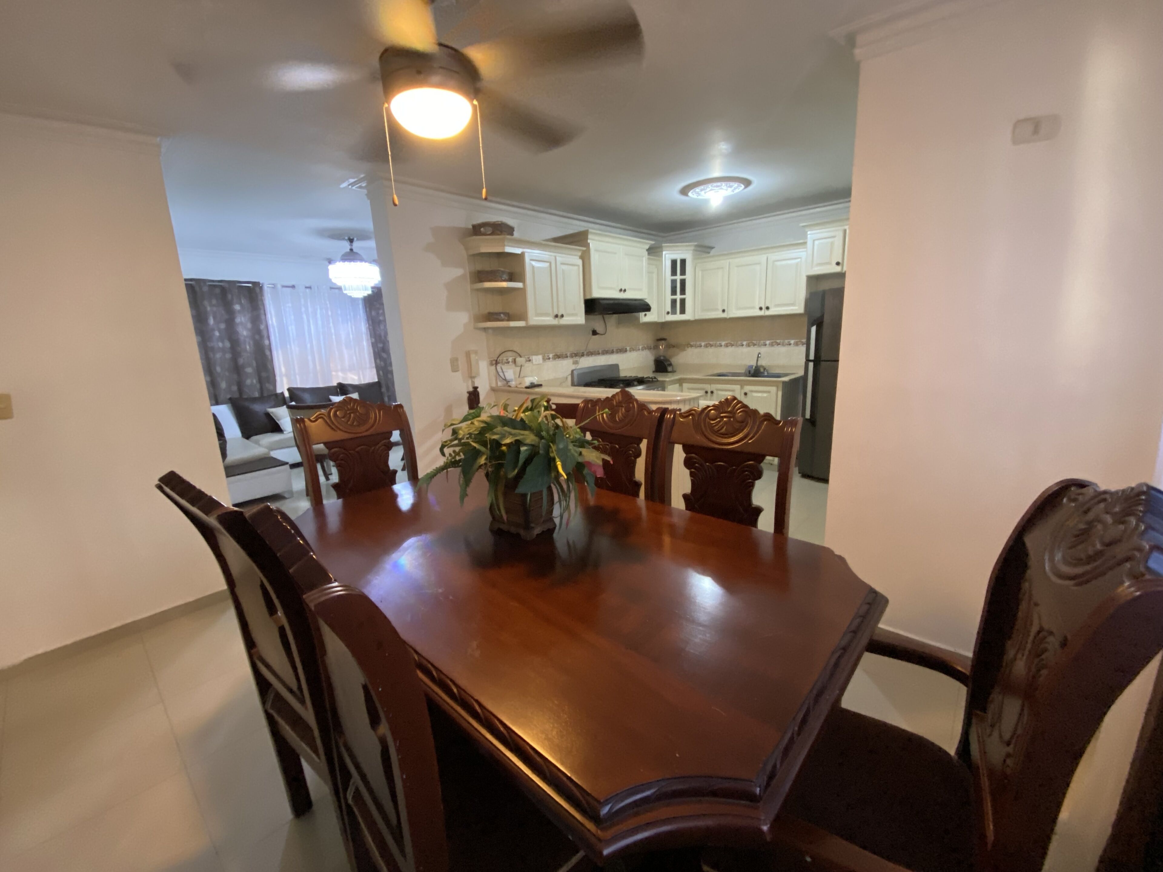 Apartemen, 3 kamar tidur, balkon, pemandangan kebun | Tempat makan