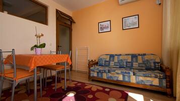 Villa, 2 Bedrooms, Smoking, Balcony | Living room | TV
