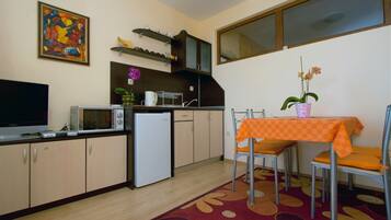 Vila, 2 kamar tidur, Boleh Merokok, balkon | Tempat makan