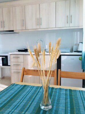 Habitación, 2 habitaciones, terraza, vistas al jardín | Interior