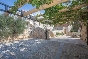 House, 4 Bedrooms, Private Pool, Garden View | Property grounds
