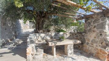 Ferienhaus, 4 Schlafzimmer, eigener Pool, Gartenblick | Unterkunftsgelände