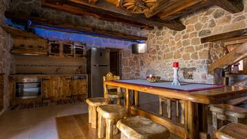 Casa, 4 habitaciones, alberca privada, vista al jardín | Cocina privada | Refrigerador, parrilla de estufa, lavavajillas y cafetera y tetera