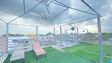 Appartement, 4 slaapkamers, balkon, uitzicht op de stad | Terrein van de accommodatie