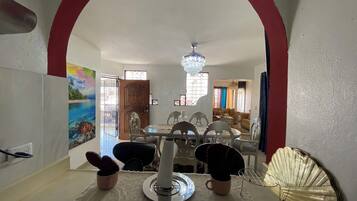 Apartment, 4 Bedrooms, Balcony, City View | Dining