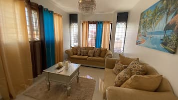 Apartment, 3 Bedrooms, Balcony, City View | Living area