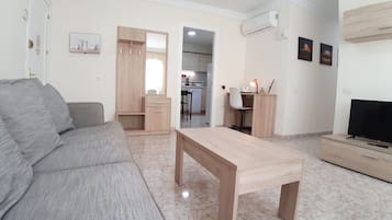 Apartamento, 3 habitaciones, fumadores | Salón