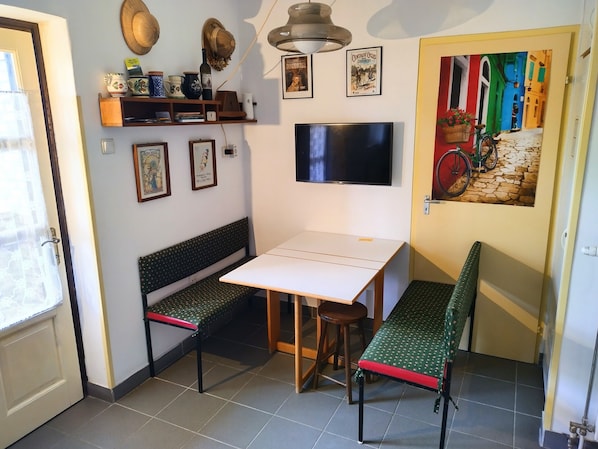 Leilighet, 2 soverom, røyk, terrasse | Spiseområde