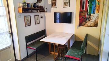 Apartment, 2 Bedrooms, Smoking, Terrace | Dining