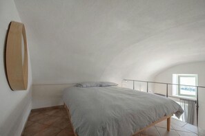 House, 1 Bedroom, Balcony | 1 bedroom, bed sheets