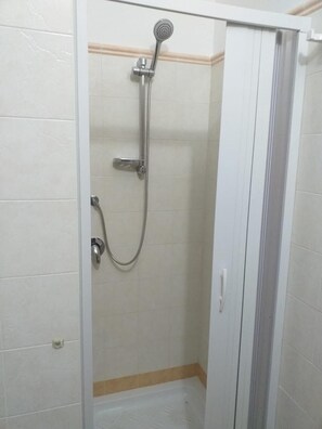Bathroom shower - Casa La Mimosa, Splendid Modern Three Bedroom Apartment (San Vito Lo Capo)