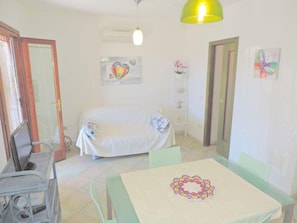 Apartment, 2 Bedrooms, Private Pool, Ocean View | Interior