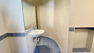 House, 1 Bedroom, City View | Bathroom | Hair dryer, towels, soap, shampoo