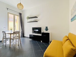 Apartment | Living area | 30-inch flat-screen TV with digital channels, TV - Cosy Flat with Sea View Balcony (Salerno)
