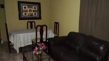 Apartamento, 2 quartos, terraço | Área de estar