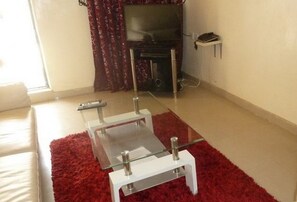 Habitación, 2 habitaciones, con acceso para personas discapacitadas, para fumadores | Sala de estar