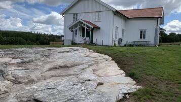 Casa, 4 habitaciones, balcón, vista al jardín | Exterior