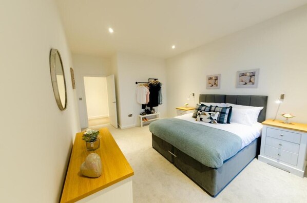 Apartment, 1 Bedroom, Accessible, Terrace | 1 bedroom, bed sheets - Absolute Stays on Grosvenor- Free Wifi Families Contractors Longshort Stays (St Albans)