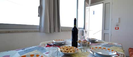 House, 2 Bedrooms, Smoking, City View | Dining