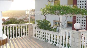 Apartment, 1 Bedroom, Smoking, Balcony | Property grounds