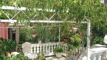 Apartment, 1 Bedroom, Smoking, Balcony | Property grounds