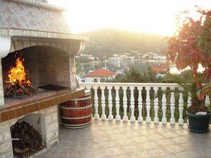 Unclassified image, 2 of 38, button - Romantic Apartment With Sea View Vinišće, Dalmatia (Marina)